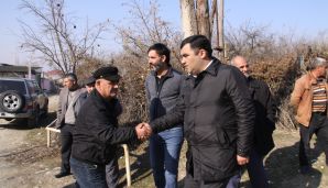 Ayaz Qocamanov daha bir şəhid ailəsini ziyarət etdi -     Görüşlər davam edir – FOTOLAR — foto 8