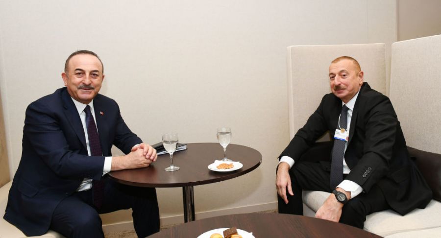 Prezident Çavuşoğlunu təltif etdi