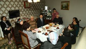 Seçicilər Naqif Həmzəyevə səs verəcəklərini bildiriblər -     VİDEO — foto 2