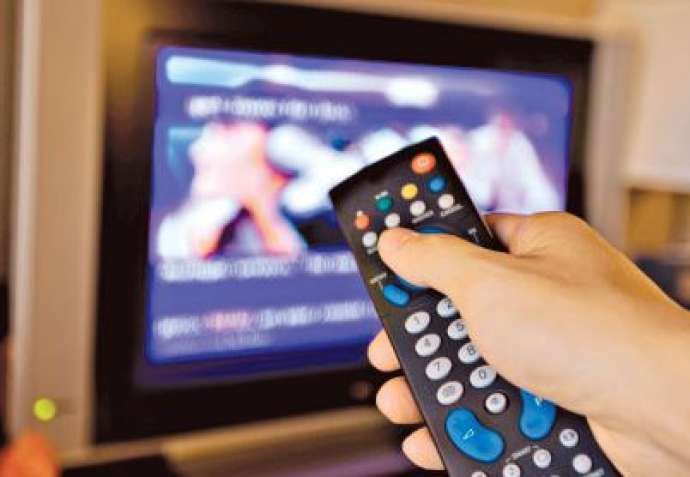 Özünü ölmüş kimi təqdim edən MTK direktoru televizor alanda tutulub