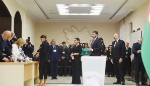İlham Əliyev və ailə üzvləri səs verdilər -   FOTOLAR ƏLAVƏ OLUNUB — foto 1