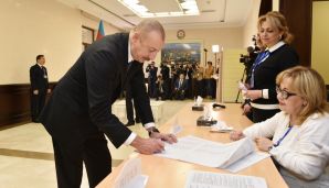 İlham Əliyev və ailə üzvləri səs verdilər -   FOTOLAR ƏLAVƏ OLUNUB — foto 9