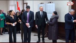 Prezident səs verən zaman Bəxtiyar Hacıyev də məntəqədə olub -   VİDEO - FOTO — foto 2
