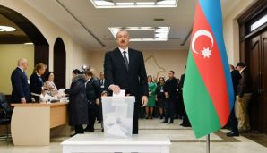 Prezident səs verən zaman Bəxtiyar Hacıyev də məntəqədə olub -   VİDEO - FOTO — foto 1