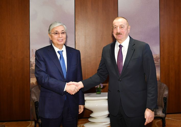 İlham Əliyev Qazaxıstan Prezidenti ilə görüşdü