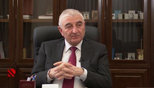 Məzahir Pənahov: "Hərəsi bir telefonu əlinə alıb, komissiya üzvlərini yoxlayırlar" –     VİDEO
