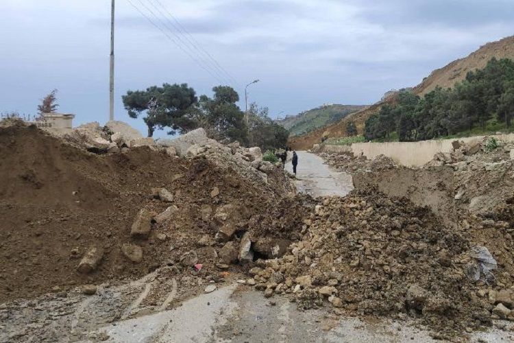 Bakıda uçqun baş verib, ölən var