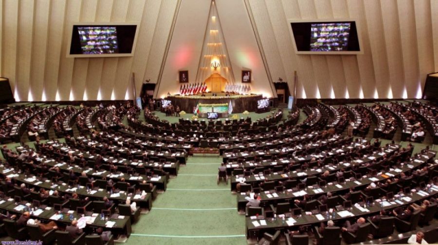 Parlament fəaliyyətini dayandırdı