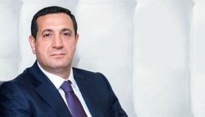 Mahir Abbaszadənin rəqibinə at belində imza verdilər — foto 4