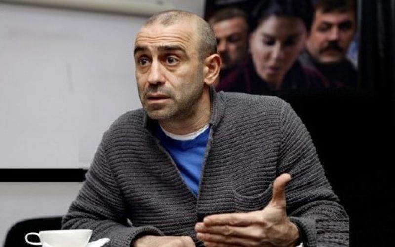 Vahid Mustafayev: “Şəhidimiz olanda telekanalların efirlərindən konserti, şit verilişləri çıxarması doğrudanmı çətindir?”