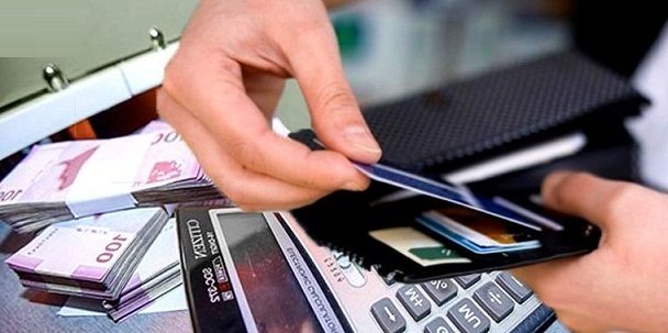 Bakıda qadının çantasından pul oğurlandı