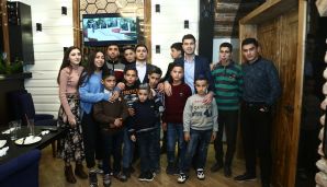YAP fəalları Gəncə Uşaq Evinin sakinlərini ziyarət etdi -    VİDEO — foto 1