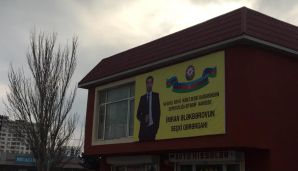 Deputatlığa namizəd Mixail Zabelinin rəqibi qanunu pozdu -     FOTO — foto 2