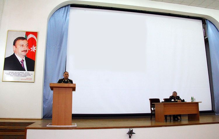 Müdafiə nazirinin müavini müşavirə keçirdi