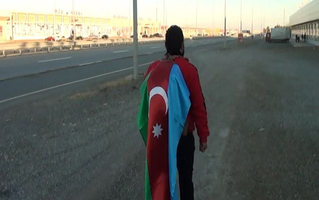 Bakıya piyada gəlir -     FOTOLAR
