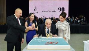 Prezident və xanımı Xoşbəxt Yusifzadənin yubileyi münasibətilə keçirilən mərasimdə iştirak etdi -   FOTO - YENİLƏNDİ — foto 8