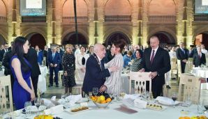 Prezident və xanımı Xoşbəxt Yusifzadənin yubileyi münasibətilə keçirilən mərasimdə iştirak etdi -   FOTO - YENİLƏNDİ — foto 1