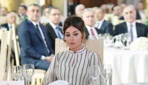 Prezident və xanımı Xoşbəxt Yusifzadənin yubileyi münasibətilə keçirilən mərasimdə iştirak etdi -   FOTO - YENİLƏNDİ — foto 2