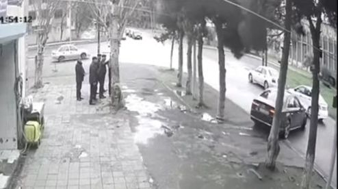 Bakıda icra başçısı yol hərəkəti qaydalarını kobud şəkildə pozdu -   VİDEO