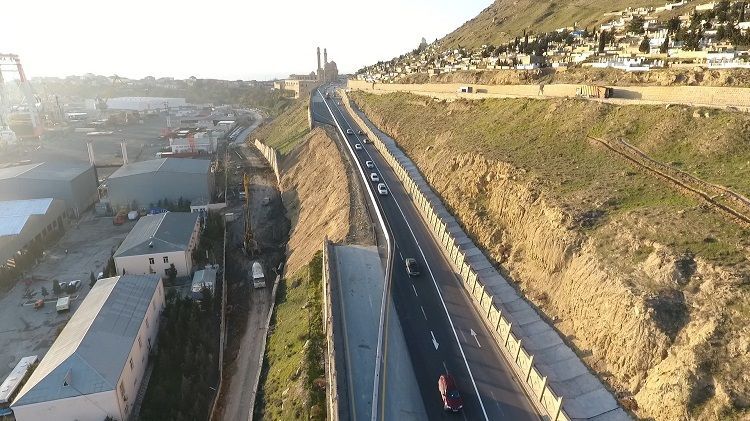"Bibiheybət yolu"nda istinad divarları tikiləcək