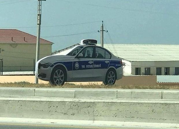 Yol polisinin maketlərini oğurladılar