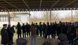 Fəzail Ağamalı təşviqat kampaniyasına aprel şəhidinin evindən başladı -   FOTOLAR — foto 1