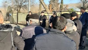 Tahir Kərimli təşviqata şəhidin evini ziyarətlə başladı — foto 5
