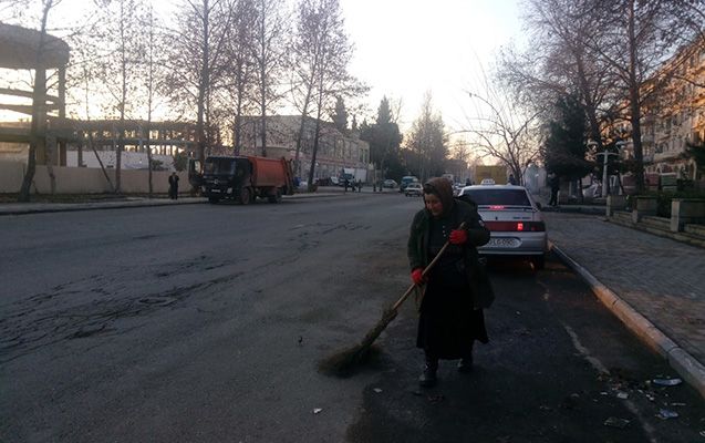 Daha bir süpürgəçini maşın vurdu