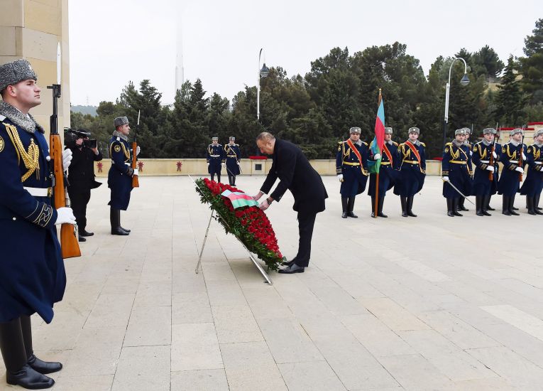Prezident Şəhidlər xiyabanını ziyarət etdi