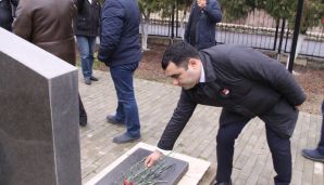 Deputatlığa namizəd Şəhidlər Xiyabanını ziyarət etdi -     FOTOLAR — foto 12