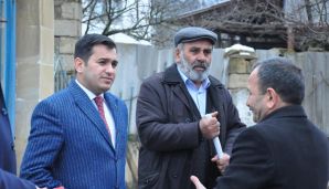 Lerikdən deputatlığa namizəd Fərid Şahbazlı qapı-qapı seçicilərlə görüşür -     FOTOLAR — foto 5