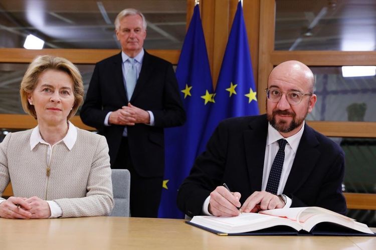 “Brexit” sazişi imzalandı