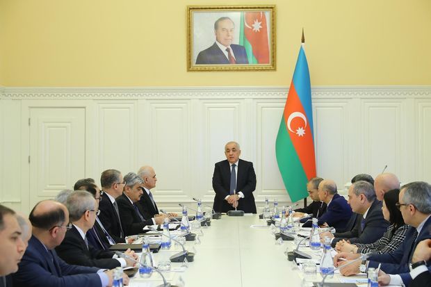 Əli Əsədov müşavirə keçirdi