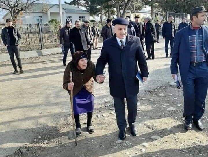 “Yaşlı xanımı görüşə məcburi gətirməmişəm, probleminə görə gəlmişdi” -   Tahir Kərimli