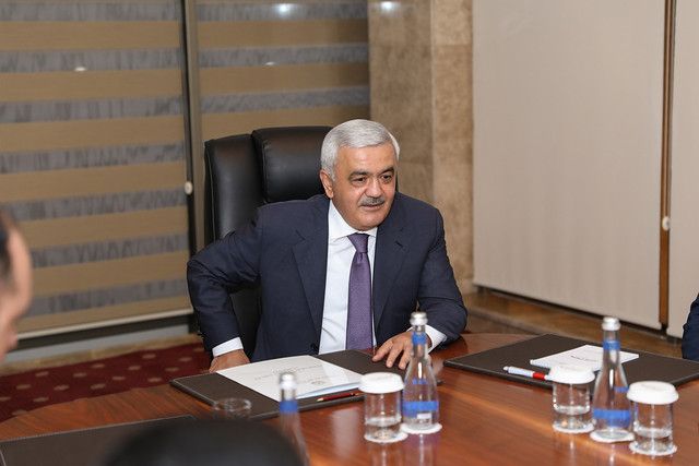 Rövnəq Abdullayev əmr imzaladı