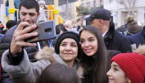 Leyla Əliyeva abadlaşdırılan həyətin açılışında iştirak etdi — foto 1