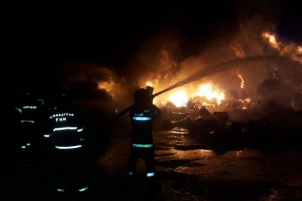 FHN Bakıdakı güclü yanğının görüntülərini yaydı -     FOTO