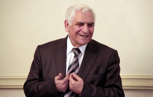 Xalq şairi: “İndiki vəziyyət davam etsə, insanlarımız Hamletin məşhur sualı qarşısında qala bilər”