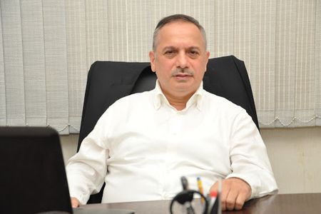 Azərbaycanda partiya sədri hakimiyyətə işləmədiyini sübut etmək üçün Qurana əl basacaq