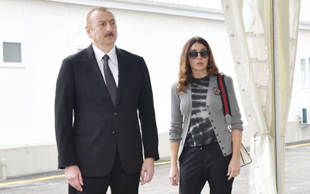 İlham Əliyev və Mehriban Əliyeva yeni gətirilən təcili tibbi yardım avtomobilləri ilə tanış olublar -   YENİLƏNDİ