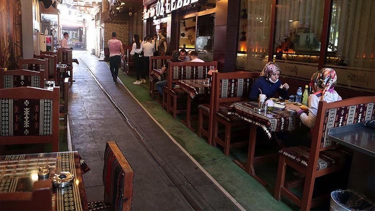 Türkiyədə kafe və restoranların iş saatına tətbiq edilən məhdudiyyətlər ləğv edildi
