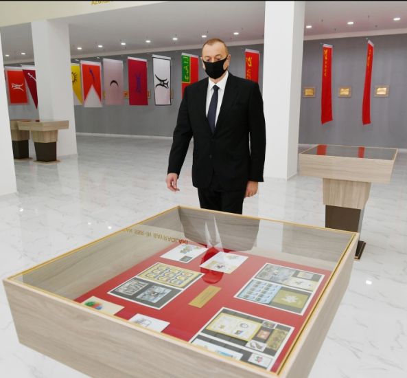 Prezident muzeyin açılışında maska taxdı -     FOTO