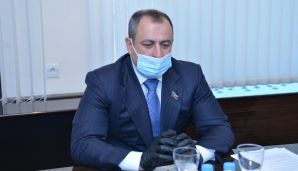 Adil Əliyev BQXK-nın Azərbaycan nümayəndəliyinin başçısının müavini ilə görüşdü -     FOTO — foto 1