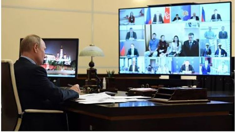 Putin gizli iş otağını nümayiş etdirdi