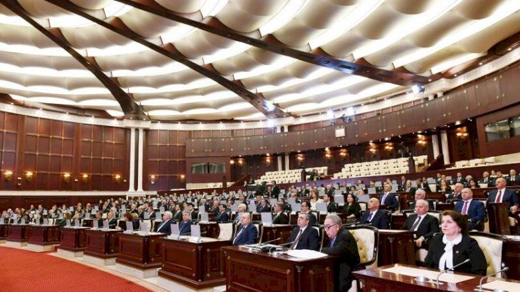 Milli Məclisdə iyul şəhidlərinin xatirəsi bir dəqiqəlik sükutla yad edildi