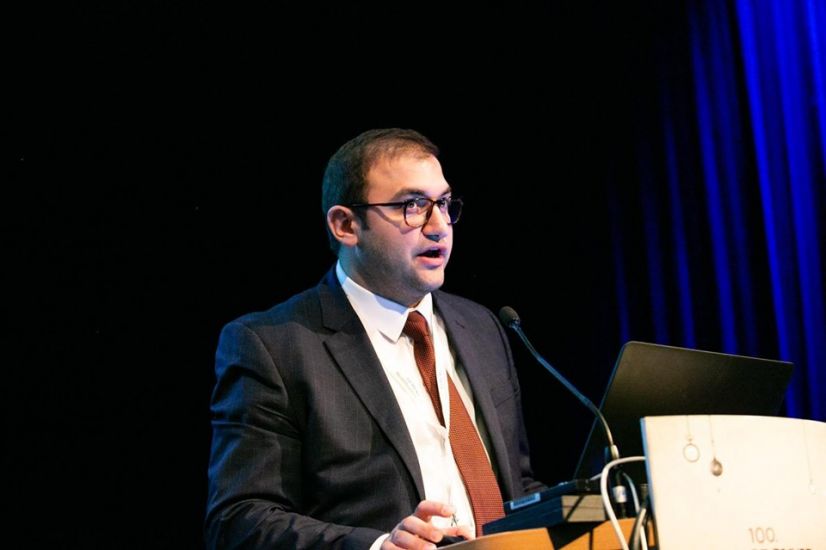 Tanınmış həkim koronavirusa görə Milli Məclisin iclaslarının dayandırılmasını təklif etdi