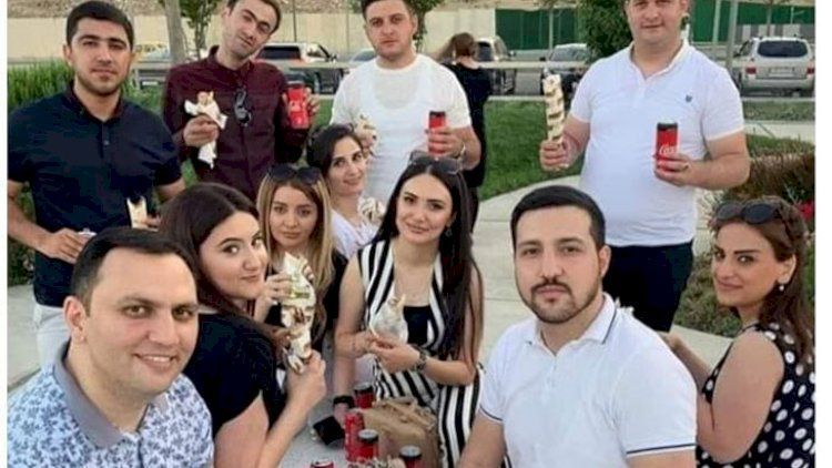 Polisə gül atan müğənnilərlə bağlı sosial şəbəkələrdə təhqir yazanlar həbs edildi