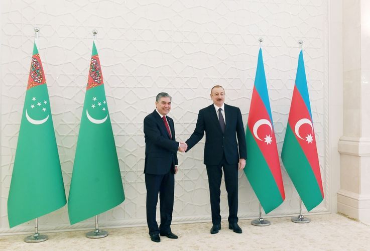 Azərbaycan Prezidenti Türkmənistan Prezidentinə zəng etdi