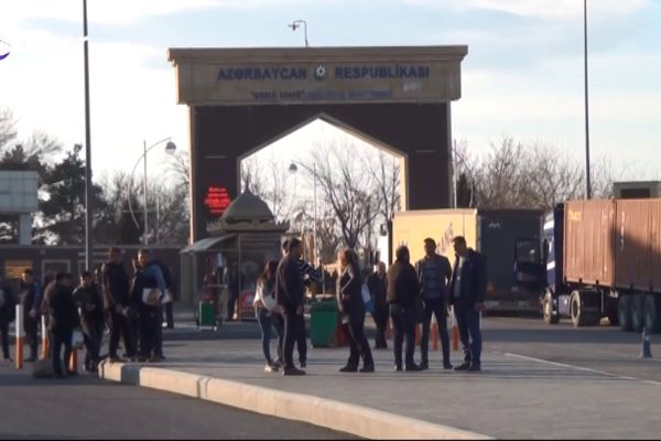 Gürcüstan-Azərbaycan sərhədindən keçənlər ciddi rejimdə yoxlanır -     VİDEO