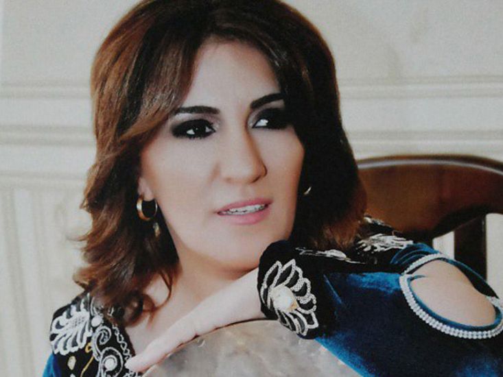 "Kişi müğənnilər yanlarında toya apardıqları qadın müğənniləri satırlar" -     Əməkdar artist